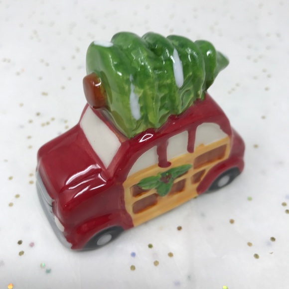 Vintage Farmhouse Style Christmas Salt&Pepper Shakers - Picture 7 of 8